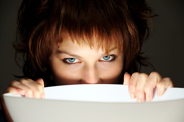 포토 JPG 해외이미지 백인 모델 1 응시 드레스 옷 여자 행복 포즈 신체 장난 휴가 휴식 갈색머리 건강 한명 사람 성인 유행 산책 기쁨 달콤 내추럴 러시아인 스타일 해외202004 해외포토 서양인 헤어스타일 시선 감정 컨셉 맛 파일형식 이미지허브