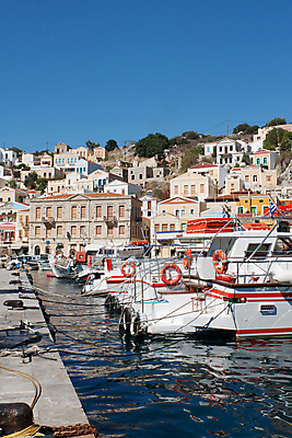 포토 JPG 해외이미지 유럽 섬 여행 건축양식 휴가 주택 사람없음 파란색 컬러풀 여행객 항구 도시 보트 지중해 그리스 그림 해안도시 포트 타운 해외202004 해외포토 건축 나라 바다 컬러 배_교통 교통시설 사람 건물 파일형식 이미지허브