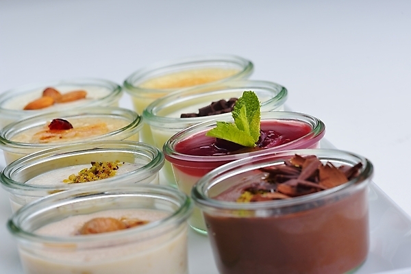 포토 JPG 해외이미지 실내 종류 사람없음 여러개 다양 흰배경 일렬 푸딩 해외202004 해외포토 다수 백그라운드 디저트 내부 흰색 파일형식 이미지허브