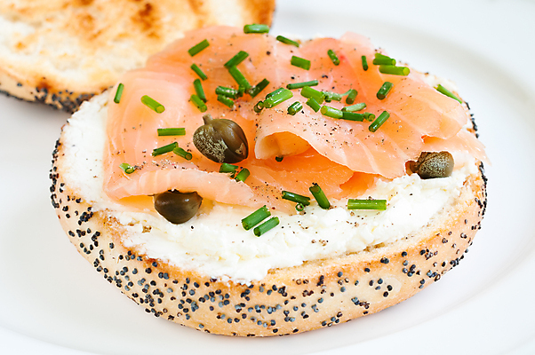 포토 JPG 해외이미지 접시 음식 치즈 샌드위치 건강 어류 요리 사람없음 가로 식사 흰색 신선 오픈 그릴 아침식사 만취 카나페 롤 토스트 연어 훈제 점심식사 번 해외202004 해외포토 식기 빵 컬러 주방용품 유제품 서양음식 수중동물 술취함 파일형식 이미지허브