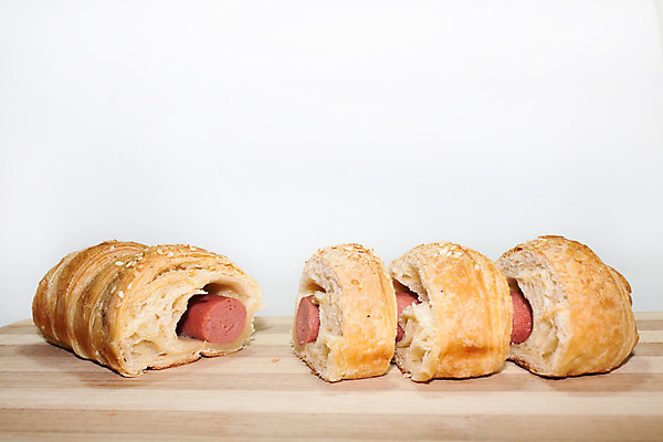 포토 JPG 해외이미지 음식 빵 다이어트 패스트푸드 육류 사람없음 식사 저녁식사 소고기 흰색 뜨거움 소시지 개 맛 그릴 아침식사 먹기 배고픔 속도 깨 칼로리 핫도그 점심식사 프랑크푸르트 해로움 해외202004 해외포토 컬러 컨셉 식재료 포유류 모션 주방용품 독일 건강 도시 조미료 가공식품 인스턴트 파일형식 이미지허브