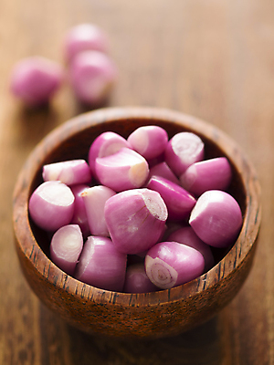 포토 JPG 해외이미지 음식 채소 재료 양파 사람없음 빨간색 조미료 사발 날것 향료 생식 채식주의자 샬롯 비건 해외202004 해외포토 컬러 사기그릇 채식 향기 냄새 향미료 파일형식 이미지허브