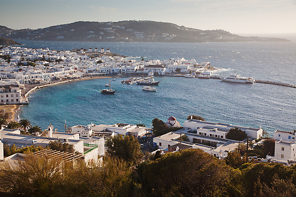 포토 JPG 해외이미지 전통 유럽 문화 바다 섬 여행 건축양식 휴가 주택 파노라마 풍경 사람없음 야외 건물 물 여름 파란색 도시풍경 여행객 마을 항구 풍차 흰색 지중해 그리스 장면 지역 포트 타운 산토리니 그리스인 미코노스섬 해외202004 해외포토 자연요소 서양인 건축물 계절 건축 나라 컬러 교통시설 촬영기법 사람 도시 파일형식 이미지허브