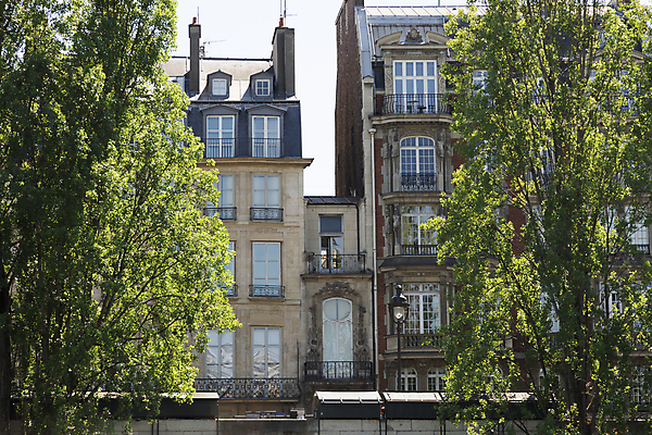 포토 JPG 해외이미지 나무 건축양식 창문 아파트 사람없음 건물 초록색 프랑스 발코니 작음 파리(프랑스) 해외202004 해외포토 식물 건축물 건축 유럽 컬러 주택 크기 파일형식 이미지허브