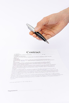 포토 JPG 해외이미지 직업 손 종이 컨셉 돈 비즈니스 텍스트 손가락 성공 사람없음 금융 사무실 펜 판매 믿음 거래 기록 잡기 업무 구매 편지 계약 사인 보고서 주기 경영자 서식 문서 약속 결재 서명 보험 마지막 편지쓰기 해외202004 해외포토 감정 모션 신체부위 경제 쇼핑 필기구 작업 재산 리더 파일형식 이미지허브