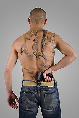 포토 JPG 해외이미지 남자 무기 근육 짧은머리 한명 힘 회색 총 문신 근육질 고립 브라질사람 해외202004 해외포토 1 헤어스타일 컬러 사람 몸매 파일형식 이미지허브