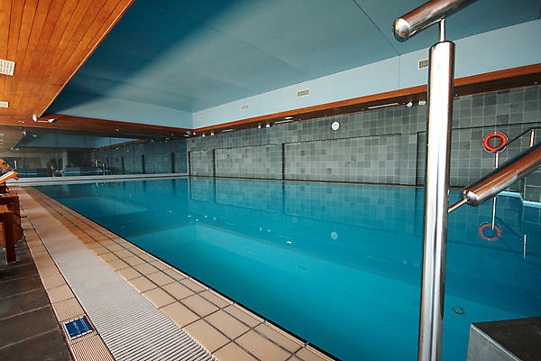 포토 JPG 해외이미지 호텔 표면 실내 건강 사람없음 건물 물 파란색 스파 작음 당구 상쾌 해외202004 해외포토 자연요소 건축물 감정 컬러 숙소 내부 구기 크기 파일형식 이미지허브