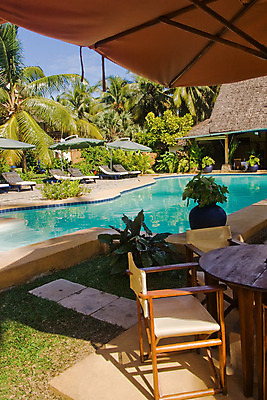 포토 JPG 해외이미지 나무 식물 여행 의자 자연 탁자 호텔 휴가 휴식 손바닥 사람없음 물 수영 휴양지 양산 코코넛 마다가스카르 이국적 해외202004 해외포토 자연요소 손 가구 컨셉 과일 숙소 장소 수상스포츠 생태계 파일형식 이미지허브