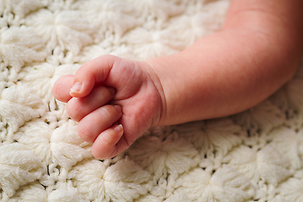 포토 JPG 해외이미지 백인 손 어린이 백그라운드 신체 손가락 가족 맨발 엄마 사랑 사람 사람없음 목욕 흰색 아기 신생아 인사 신용카드 매끈함 작음 담요 피부 부드러움 발가락 월 돌봄 양발 천진난만 해외202004 해외포토 서양인 감정 컬러 컨셉 관계 모션 발 신체부위 금융 청결 예절 감각 날짜 크기 파일형식 이미지허브
