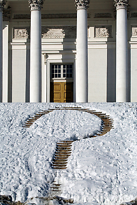 포토 JPG 해외이미지 겨울 건축양식 날씨 사람없음 야외 세로 컬러풀 교회 프랑스 도시 첨탑 종탑 해외202004 해외포토 계절 건축 유럽 컬러 종교건축 건물 탑 파일형식 이미지허브