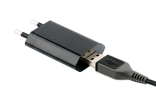 포토 JPG 해외이미지 백그라운드 비즈니스 통신 모바일 사람없음 전자제품 스마트폰 검은색 힘 장비 에너지 흰색 공구 네트워크 콘센트 플러그 연결 위험 플라스틱 USB 오브젝트 서비스 싱글 철사 볼트 연료 고립 로딩 베터리 변압기 요금 충전기 현재 공급 해외202004 해외포토 컬러 컨셉 재질 핸드폰 스마트기기 기계 도구 충전 파일형식 이미지허브