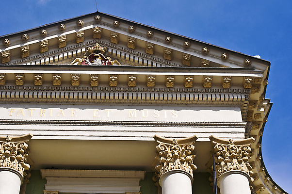 포토 JPG 해외이미지 유럽 얼굴 벽 건축양식 창문 이야기 미술 사람없음 건물 장식 컬러풀 도시 화려 재산 극장 묘사 정사각형 체코 프라하 타운 공화국 바로크 해외202004 해외포토 도형 건축물 건축 나라 컬러 컨셉 문화예술 신체부위 금융 파일형식 이미지허브