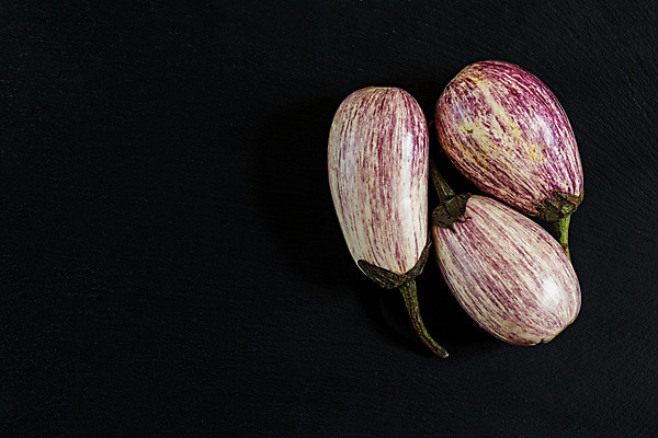 포토 JPG 해외이미지 식물 음식 다이어트 채소 과일 재료 표면 가지 건강 요리 씨앗 사람없음 세로 초록색 주방 정원 검은색 샐러드 수확 바위 흰색 신선 맛 아침식사 정상 자르기 먹기 유기농 꼬리 날것 스쿼시 내추럴 점심식사 주키니 채식주의자 카피스페이스 비건 해외202004 해외포토 웰빙 스포츠 컬러 컨셉 농업 모션 구기 식사 공백 돌_바위 채식 파일형식 이미지허브