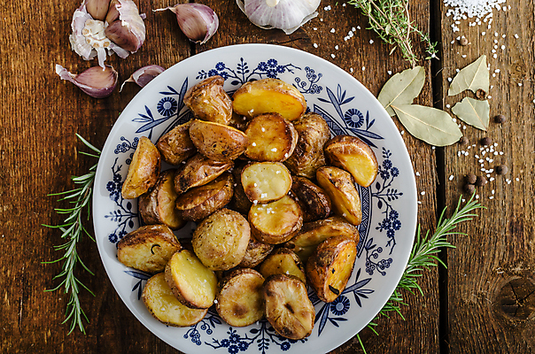 포토 JPG 해외이미지 접시 음식 채소 탁자 치즈 감자 건강 마늘 요리 사람없음 목재 가로 초록색 식사 저녁식사 재킷 시골 뜨거움 사발 닫기 오븐 굽기 허브 피부 크림 유기농 베이컨 로즈메리 점심식사 쪽파 폭식 바이오 핸드메이드 해외202004 해외포토 나무 식물 식기 웰빙 컬러 가구 재료 모션 유제품 돼지고기 신체부위 외투 가전제품 사기그릇 구이 파 파일형식 이미지허브