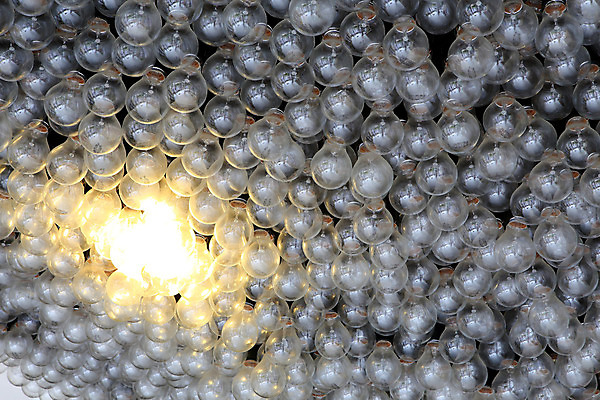 포토 JPG 해외이미지 백그라운드 컨셉 생각 비즈니스 성공 조명 아이디어 나선형 창조 사람없음 파란색 빛 환경 어둠 힘 장비 흰색 램프 죽음 보호 군중 야간 대표 리더 기회 만들기 문학 개성 해결 빛망울 혁명 발명 우수 지능 특별함 효율 해외202004 해외포토 자연요소 컬러 무늬 모션 사람 절기 파일형식 이미지허브