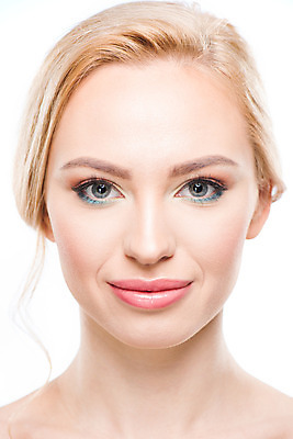 포토 JPG 해외이미지 백인 모델 응시 유럽 한명 미소 사람 성인 세로 금발 우아함 피부관리 스타일 해외202004 해외포토 서양인 1 헤어스타일 시선 나라 컨셉 표정 뷰티 파일형식 이미지허브