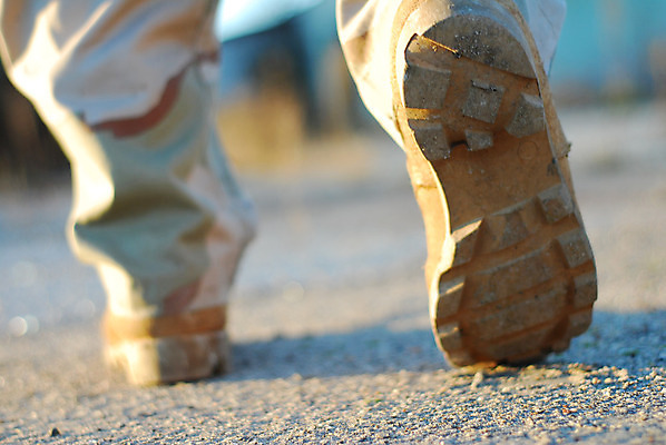 포토 JPG 해외이미지 모래 신발 부츠 사람없음 걷기 닫기 군용 전쟁 육군 병정 해외202004 해외포토 모션 군대 파일형식 이미지허브