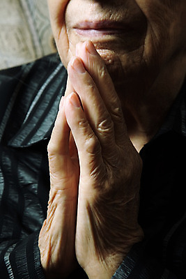 포토 JPG 해외이미지 백인 1 전통 라이프스타일 손 여자 남자 기독교 종교 얼굴 컨셉 손가락 관리 사람 성인 사람없음 교회 믿음 검은색 희망 흰색 기도 주름 영혼 집중 용서 옛날 유일 해외202004 해외포토 서양인 감정 컬러 종교건축 건물 생활 신체부위 파일형식 이미지허브