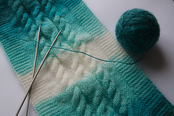 포토 JPG 해외이미지 옷 계절 겨울 공 휴식 기술 창조 3 취미 사람없음 파란색 빛 컬러풀 기쁨 흰색 뜨거움 뜨개질 제조 공예 질감 주부 상업 부드러움 솜털 양모 해외202004 해외포토 감정 컬러 컨셉 직물 감각 파일형식 이미지허브