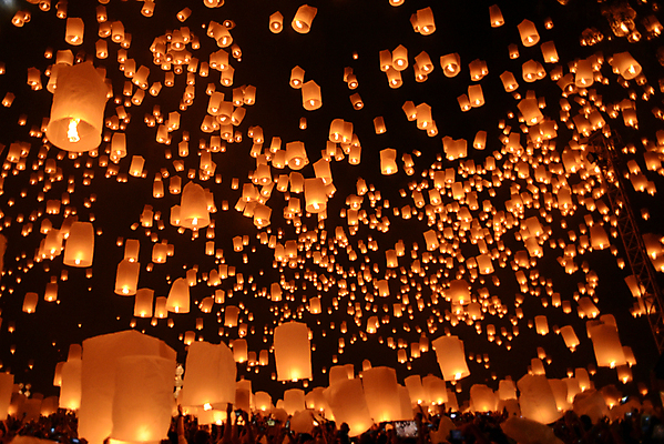 포토 JPG 해외이미지 전통 손 공원 행복 아시아 별 종교 종이 문화 여행 크리스마스 오렌지 가족 태국 하늘 불 사람 동양인 사람없음 야외 빛 파티 여행객 믿음 축제 희망 등불 램프 축하 행운 야간 심볼 사인 풍선 해외202004 해외포토 자연요소 공공시설 기념일 감정 나라 컨셉 과일 관계 조명 인종 이벤트 신체부위 파일형식 이미지허브