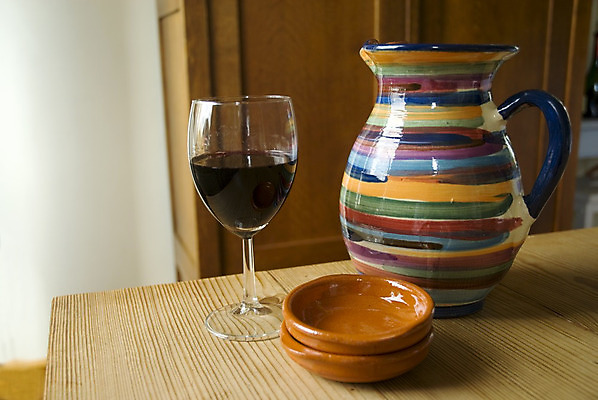 포토 JPG 해외이미지 음료 유리 탁자 사람없음 목재 빨간색 와인 침묵 줄무늬 캔 순수 날것 스페인어 타파스 해외202004 해외포토 나무 컬러 가구 컨셉 무늬 재료 재질 주류 소리 애피타이저 파일형식 이미지허브