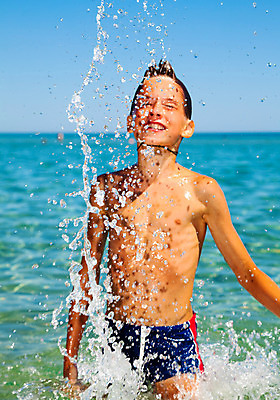 포토 JPG 해외이미지 백인 라이프스타일 수영복 행복 어린이 남학생 바다 이동 장난 모션 자연 놀이 휴가 한명 소년 해변 야외 물 여름 햇빛 맑음 점프 기쁨 게임 떨어짐 선탠 즐거움 해외202004 해외포토 자연요소 서양인 1 학생 옷 계절 남자 감정 컨셉 날씨 사람 생활 태양 생태계 파일형식 이미지허브