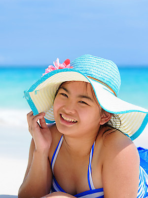 포토 JPG 해외이미지 1 라이프스타일 여자 수영복 행복 모래 파도 바다 섬 여행 태국 자연 놀이 하늘 휴가 한명 사람 동양인 야외 물 파란색 여행객 기쁨 흰색 거짓말 푸켓 해외202004 해외포토 자연요소 옷 감정 아시아 컬러 인종 생활 생태계 파일형식 이미지허브