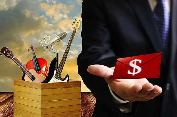 포토 JPG 해외이미지 손 산업 악기 음악 돈 비즈니스 교실 학교 기술 한명 상자 일출 달러 상점 소리 일몰 기구 기타 비즈니스맨 이메일 클래식 구매 강의 편지 바이올린 마이크 주기 쇼 이익 수익 월급 매각 뮤지컬 베이스 보너스 수입 투자자 해외202004 해외포토 1 교육 남자 음향기기 컨셉 모션 현악기 문화예술 사람 신체부위 경제 쇼핑 노을 직장인 재산 투자 파일형식 이미지허브