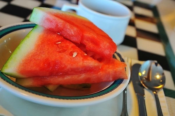 포토 JPG 해외이미지 라이프스타일 접시 음식 컨셉 다이어트 과일 수박 건강 사람없음 빨간색 여름 식사 신선 맛 먹기 메뉴 유기농 날것 채식주의자 해외202004 해외포토 식기 웰빙 계절 컬러 모션 생활 채식 파일형식 이미지허브