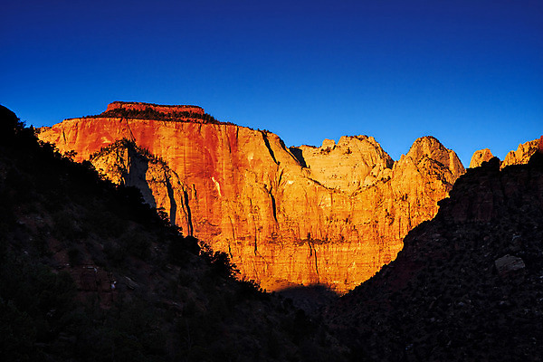 포토 JPG 해외이미지 공원 벽 여행 오렌지 하늘 아침 산 풍경 사람없음 가로 파란색 강 햇빛 태양 일출 골짜기 미국 사막 광선 달 사찰 부식 희생 북쪽 사암 서쪽 전국 절정 제단 막 해외202004 해외포토 주간 자연요소 공공시설 컬러 북아메리카 과일 종교건축 자연 노을 돌_바위 방향 파일형식 이미지허브