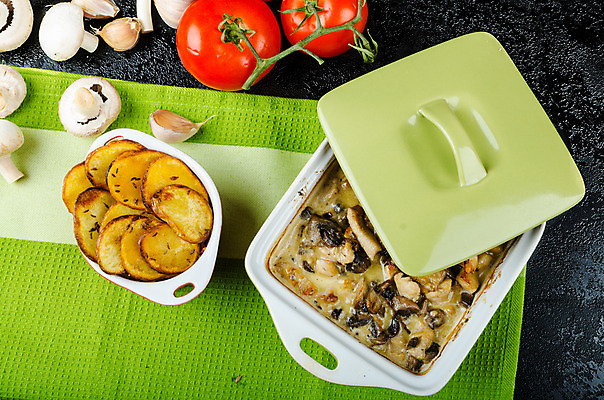 포토 JPG 해외이미지 전통 접시 음식 토마토 채소 부분 치즈 감자 피자 건강 육류 요리 사람없음 빨간색 초록색 식사 저녁식사 치킨 중국 버섯 흰색 오븐 맛 숲 굽기 크림 매움 햄 무침 프랑스어 점심식사 그라탱 캐서롤 페스츄리 핸드메이드 해외202004 해외포토 문자 식기 아시아 빵 컬러 컨셉 식재료 유제품 패스트푸드 서양음식 가전제품 용기 구이 닭고기요리 파일형식 이미지허브