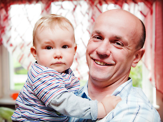 포토 JPG 해외이미지 백인 남자 행복 아들 어린이 가족 주택 함께함 실내 사랑 웃음 사람 소년 성인 두명 부모 기쁨 아기 아빠 옛날 해외202004 해외포토 서양인 감정 컨셉 관계 표정 내부 건물 파일형식 이미지허브