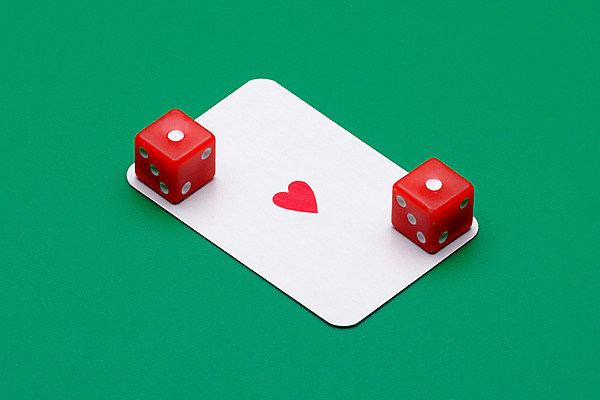 포토 JPG 해외이미지 돈 놀이 탁자 성공 사람없음 초록색 검은색 기쁨 수확 게임 흰색 마음 신용카드 행운 재산 도박 위험 왕 가득함 카지노 주사위 눈금 기회 잭 곤봉 고립 라스베가스 승자 에이스 해외202004 해외포토 감정 스포츠용품 컬러 가구 컨셉 농업 금융 파일형식 이미지허브