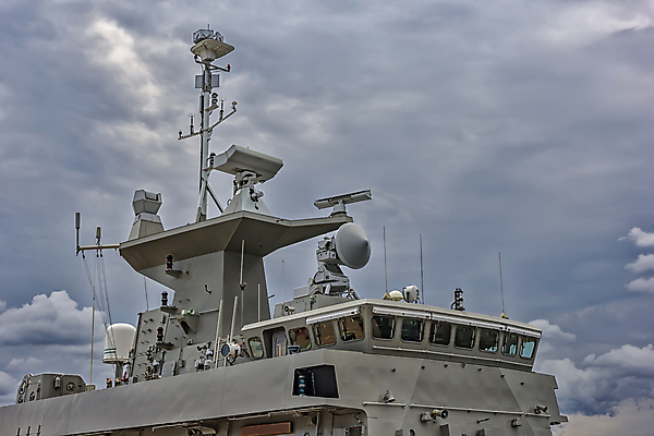 포토 JPG 해외이미지 구름 산업 무기 바다 여행 백그라운드 부분 교실 하늘 새로움 경비 풍경 사람없음 물 파란색 금속 항구 힘 총 보트 보호 군용 싸움 전쟁 함선 해군 군함 육군 닻 대포 레이더 철강 해외202004 해외포토 자연요소 교육 컬러 컨셉 배_교통 학교 교통시설 모션 재질 군대 안전 파일형식 이미지허브