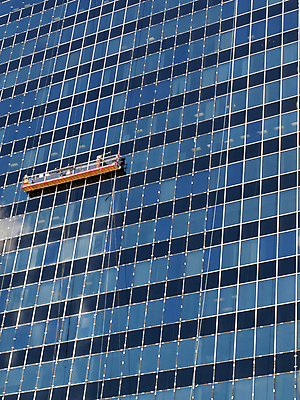 포토 JPG 해외이미지 주간 외벽 빌딩 사람없음 야외 건물 리프트 유리창청소 해외202004 외벽청소 해외포토 자연요소 건축물 벽 청소 파일형식 이미지허브