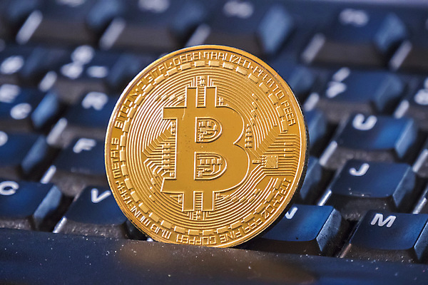 포토 JPG 해외이미지 비즈니스 모바일 사람없음 경제 디지털 동전 거래 시장 암호 발굴 보안 전자상거래 수입 가상화폐 해외202004 해외포토 돈 안전 파일형식 이미지허브