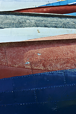 포토 JPG 해외이미지 사람없음 빨간색 파란색 항구 흰색 보트 해외202004 해외포토 컬러 배_교통 교통시설 파일형식 이미지허브