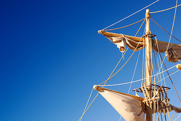 포토 JPG 해외이미지 밧줄 하늘 사람없음 가로 공백 향수 돛 해군 범선 돛대 해외202004 해외포토 줄 배_교통 군대 화장품 파일형식 이미지허브