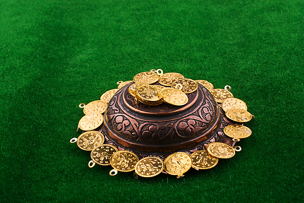 포토 JPG 해외이미지 접시 백그라운드 돈 비즈니스 성공 사람없음 금융 경제 쌓기 금속 동전 저축 시장 재산 황금 투자 보물 고립 옛날 해외202004 해외포토 식기 컨셉 모션 재질 파일형식 이미지허브