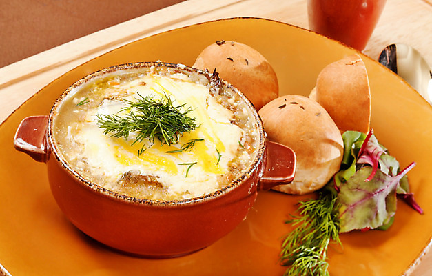포토 JPG 해외이미지 전통 음식 겨울 채소 양파 감자 파슬리 마늘 육류 돼지고기 요리 사람없음 빨간색 식사 저녁식사 당근 소고기 시골 사발 수프 냄비 서빙 딜 러시아인 번 캐서롤 핸드메이드 해외202004 해외포토 서양인 계절 빵 컬러 식재료 뿌리채소 용기 사기그릇 솥 파일형식 이미지허브