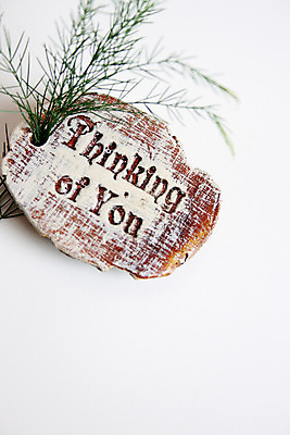 포토 JPG 해외이미지 선물 사람없음 목재 장식 단어 신용카드 편지 사인 목각 명패 해외202004 해외포토 나무 문자 재료 금융 파일형식 이미지허브