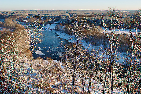 포토 JPG 해외이미지 나무 계절 겨울 곡선 자연 날씨 풍경 사람없음 야외 파란색 강 계곡 냉동 얼음 침묵 궁전 추위 흰색 나뭇가지 숲 북극 서리 리투아니아 해외202004 해외포토 자연요소 식물 유럽 선 컬러 고건축 소리 극지방 생태계 파일형식 이미지허브