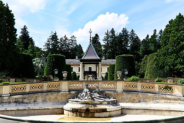 포토 JPG 해외이미지 나무 구름 공원 꽃 유럽 길 조각 건축양식 창문 하늘 지붕 염소 주택 건조 소년 사람없음 야외 건물 목재 장식 초록색 파란색 빛 조각상 환경 정원 바위 램프 숲 가슴 빌라 맨션 분수 방법 옛날 콘크리트 해외202004 해외포토 자연요소 식물 건축물 공공시설 남자 건축 나라 어린이 컬러 재료 포유류 조명 신체부위 조형물 돌_바위 파일형식 이미지허브