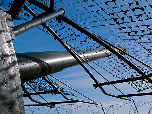 포토 JPG 해외이미지 산업 무기 벽 하늘 통 경비 사람없음 탑 금속 힘 총 성 수비 역사 보호 큼 충돌 군용 싸움 전쟁 슛 해군 위치 육군 방패 대포 총알 갑옷 베터리 철강 총구 콘크리트 해외202004 해외포토 건축물 컨셉 모션 재질 군대 안전 보호장비 크기 파일형식 이미지허브