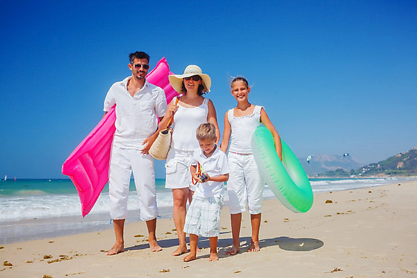 포토 JPG 해외이미지 백인 라이프스타일 여자 남자 딸 행복 아들 어린이 모래 바다 가족 엄마 바람 휴가 함께함 사람 소년 여러명 성인 야외 물 기쁨 흰색 아기 4 아빠 걸음마 매트리스 이국적 터키석 해외202004 해외포토 자연요소 서양인 감정 컬러 다수 컨셉 관계 모션 날씨 생활 숫자 보석 파일형식 이미지허브