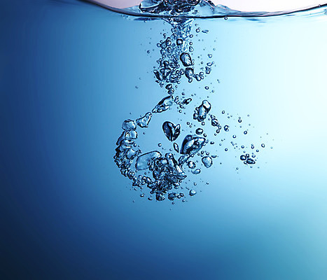 포토 JPG 해외이미지 모양 음료 백그라운드 자연 유리 표면 추상 사람없음 물 파란색 반사 환경 어둠 거품 젖음 흐름 흰색 물방울 신선 원형 투명 액체 붓기 떨어짐 이슬 수분 빗방울 순수 질감 광택 고립 여의주 해외202004 해외포토 자연요소 도형 컬러 컨셉 무늬 모션 재질 비_날씨 생태계 파일형식 이미지허브