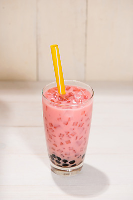 포토 JPG 해외이미지 딸기 잔 빨대 사람없음 한개 버블티 나무배경 해외포토 1 식기 음료 백그라운드 과일 파일형식 이미지허브