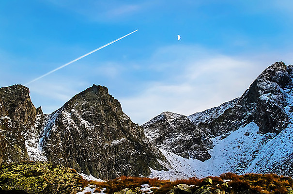 포토 JPG 해외이미지 구름 1 계절 감정 유럽 길 벽 여행 자연 하늘 산 풍경 사람없음 야외 파란색 빛 평화 얼음 황혼 추위 달 가을 바위 못 정상 저녁 돌산 언덕 오브젝트 휴양지 산등성이 장면 지역 산악지대 대패 절정 눈내림 해외202004 해외포토 자연요소 나라 컬러 컨셉 눈_날씨 일몰 장소 돌_바위 공구 야간 생태계 파일형식 이미지허브