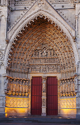 포토 JPG 해외이미지 건축물 건축양식 출입구 풍경 사람없음 야외 빛 조각상 프랑스 야간 대성당 파리_프랑스 해외202004 해외포토 자연요소 건축 유럽 조형물 성당 파일형식 이미지허브