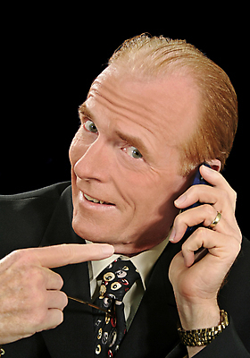 포토 JPG 해외이미지 응시 남자 안경 중년 비즈니스 모바일 관리 한명 미소 정장 스마트폰 분노 짜증 가리킴 비즈니스맨 감독 대표 경영자 불만 빨간머리 경영 관리자 해외202004 해외포토 직업 1 헤어스타일 시선 잡화 옷 감정 표정 사람 손짓 성인 핸드폰 스마트기기 직장인 리더 파일형식 이미지허브